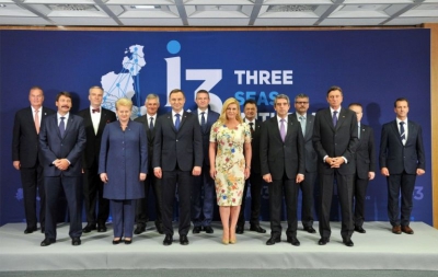 Dubrovnik Forum. From left : Presidents of Hungary Janos Ader, Lithuania Dalia Grybauskaite, Poland Andrzej Duda, Croatia Kolinda Grabar-Kitarovic,  Bulgaria Rosen Plevneliev and Slovenia Borut Pahor. (Credite Hina)