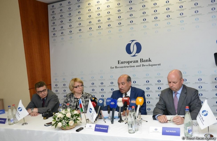 EBRD president Suma Chakrabarti at the press conference in Baku (Photo credit Trend )